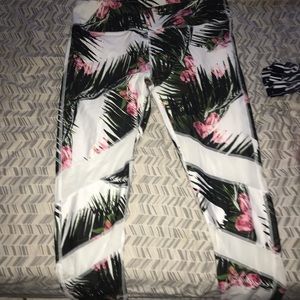 Fabletcs size large workout pants